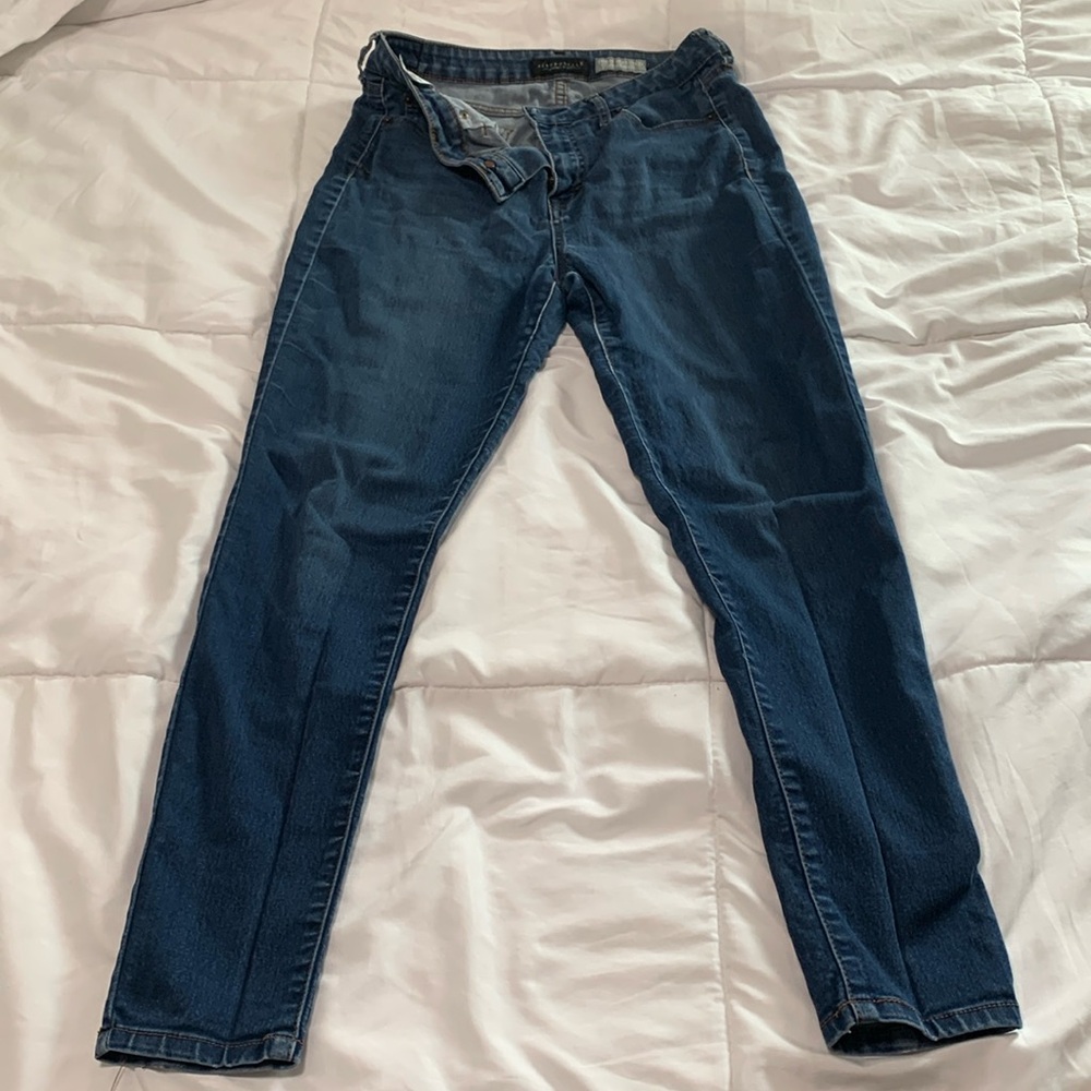 Good Condition- Aeropostale- Juniors  High Waisted Jeggings- size Reg 8